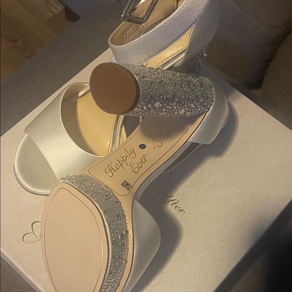 Wedding Heels! Jessica Simpson White Satin Happily Ever After Heels - Picture 4 of 4